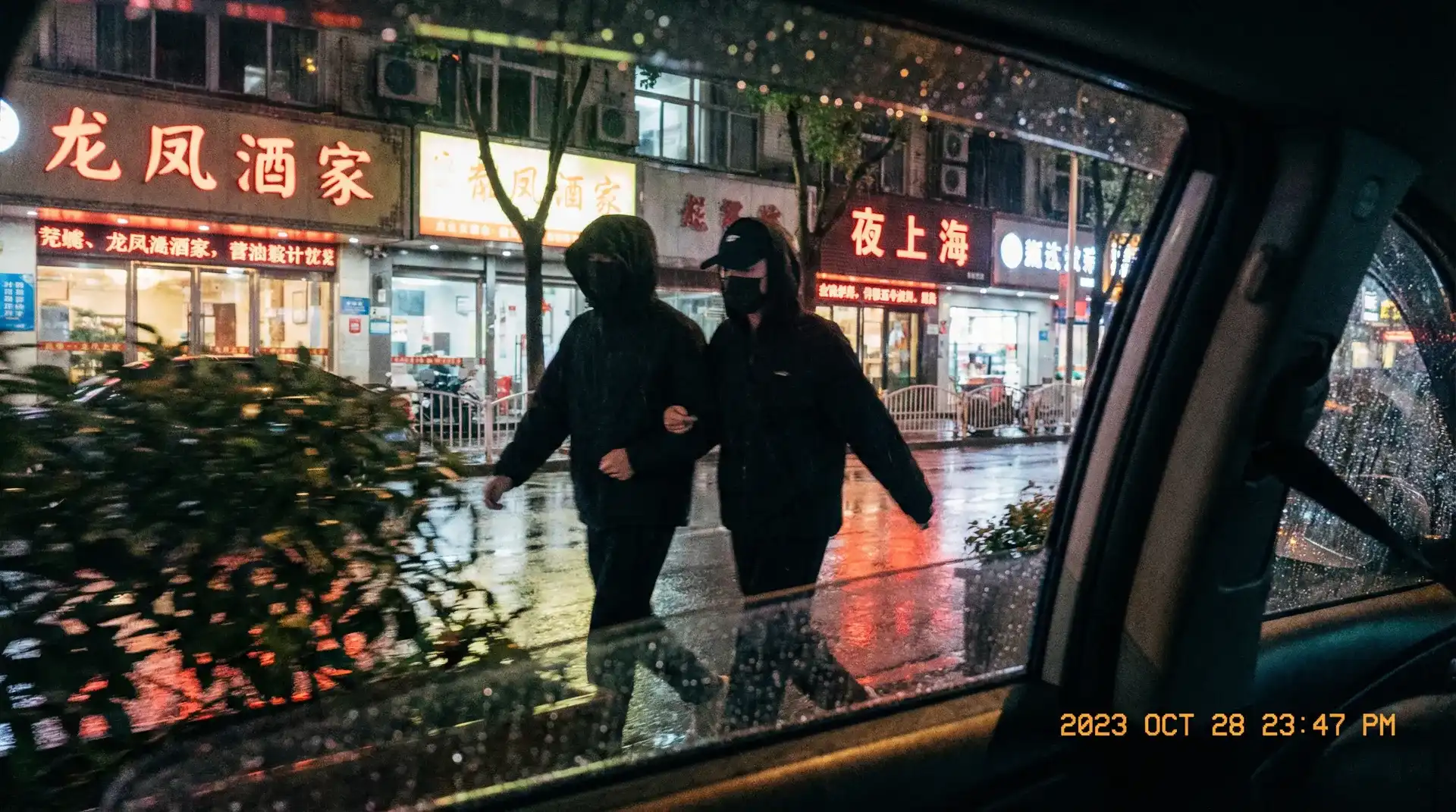彩神通官网 - 顶流明星深夜密会现场抓拍照片